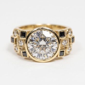 Anillo de Oro con Diamante central y Diamantes blancos y negros