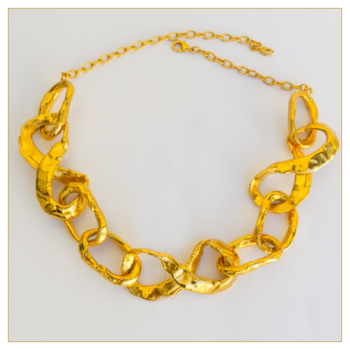 Collar "NODO Sevilla" en peltre bañado en oro