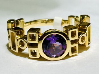 Anillo “Colección Geométrica” de oro con Amatista