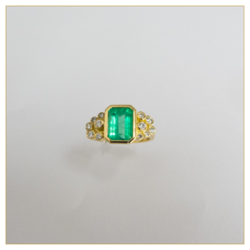 Anillo de Oro con Esmeralda y Diamantes