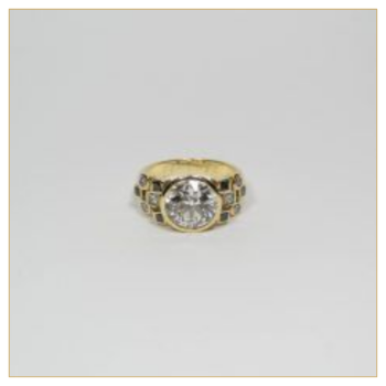 Anillo de Oro con Diamante central y Diamantes blancos y negros