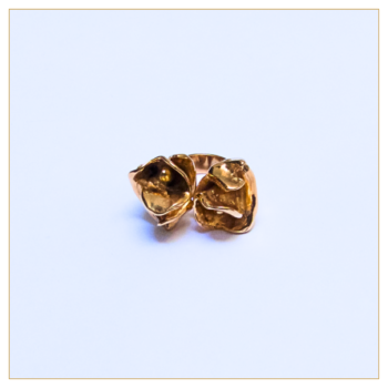 Anillo “2 Calas” en peltre bañado en oro