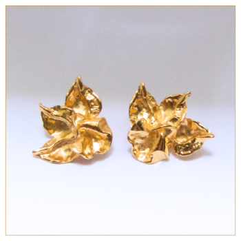 Pendientes “Flor de Otoño con 3 Hojas” en bronce bañado en oro